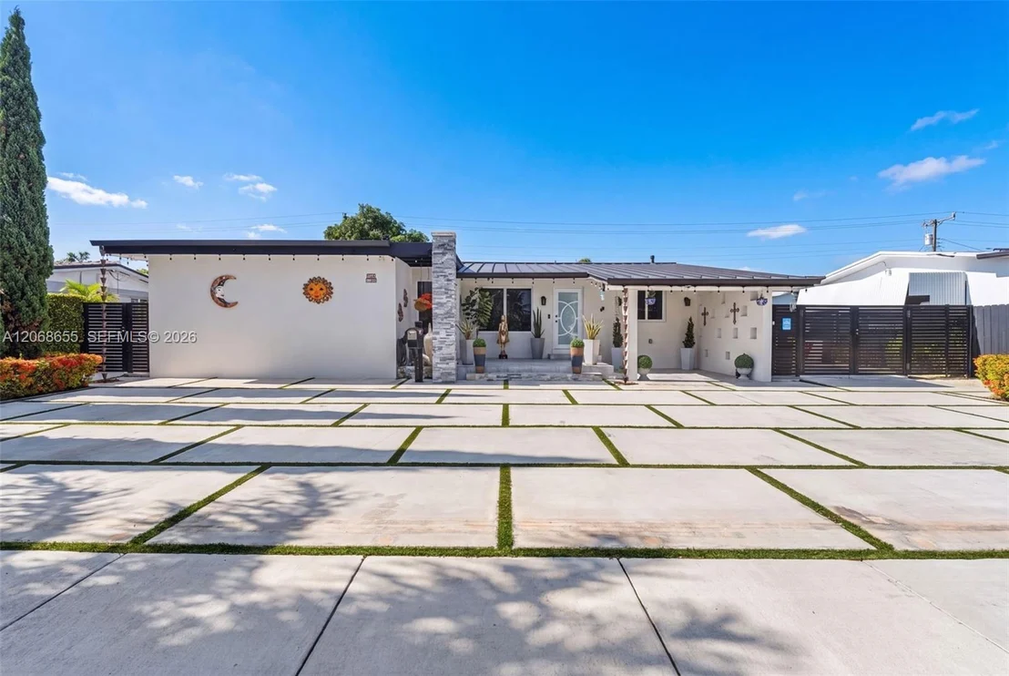 Photo of 700 W 51st Pl