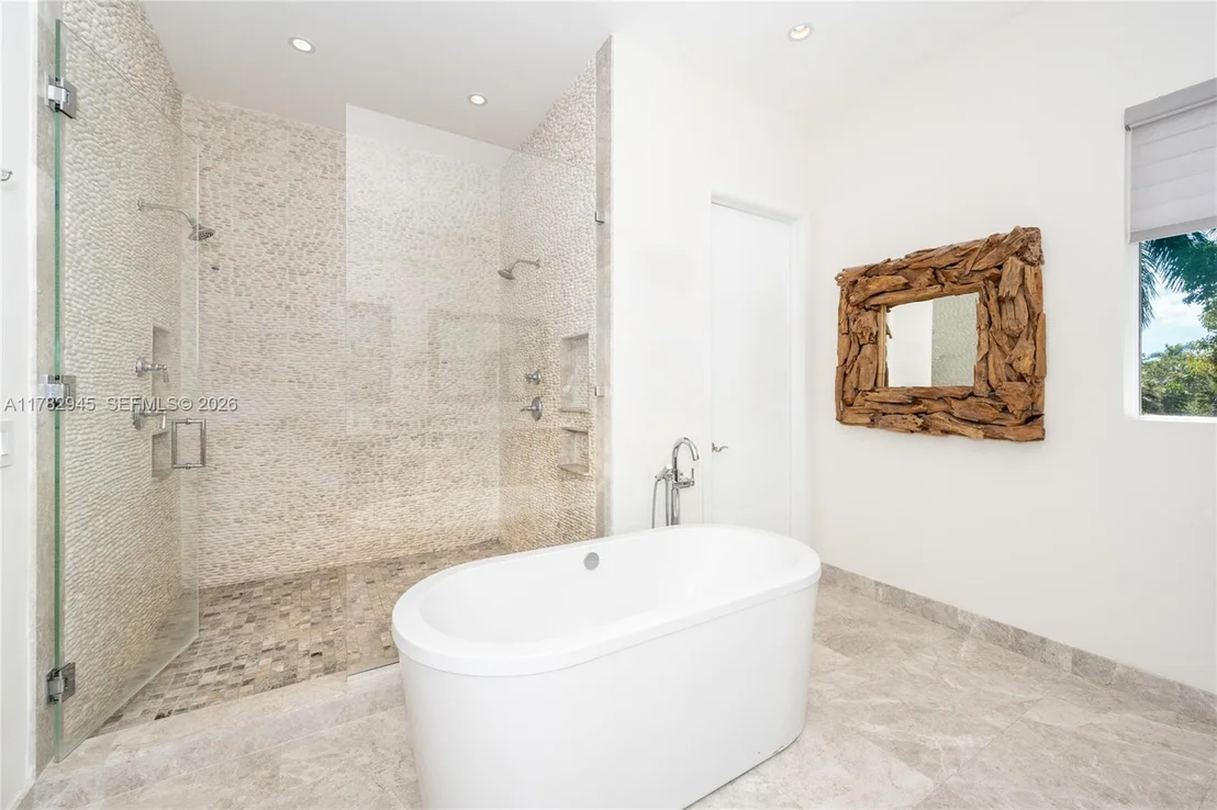 Photo of 31 Island Dr