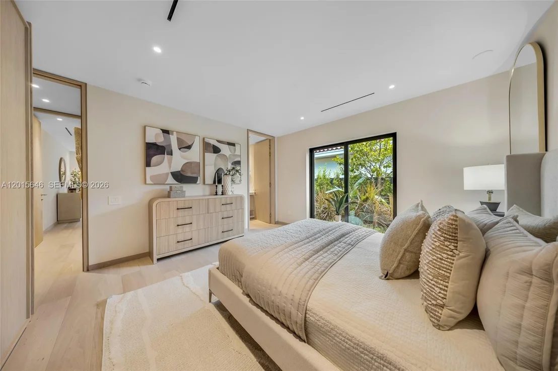 Photo of 72 W Shore Dr W