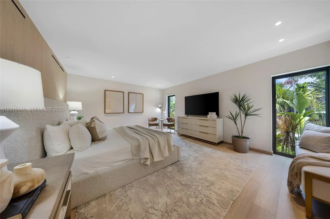 Photo of 72 W Shore Dr W
