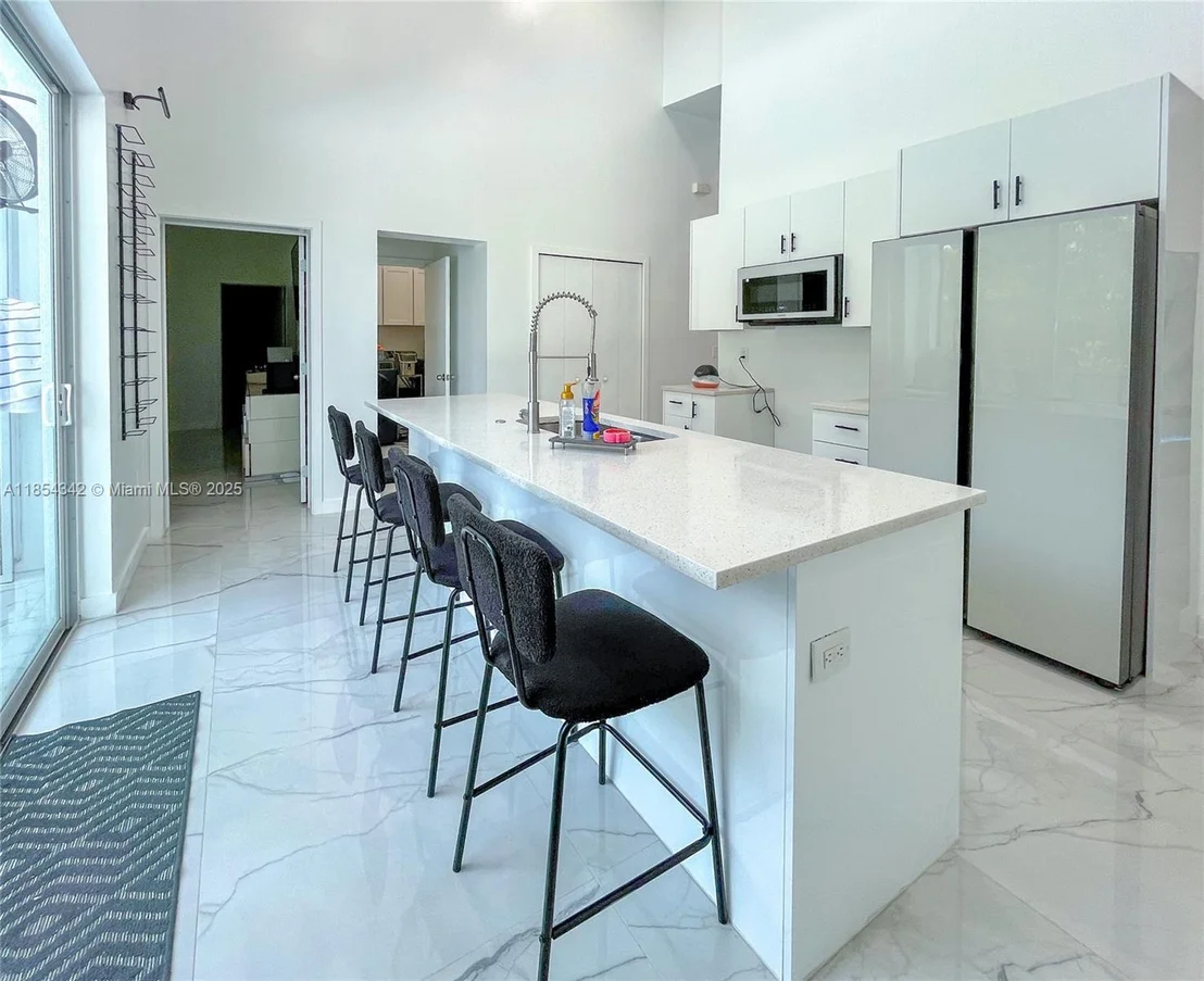 Photo of 395 Pace Avenue