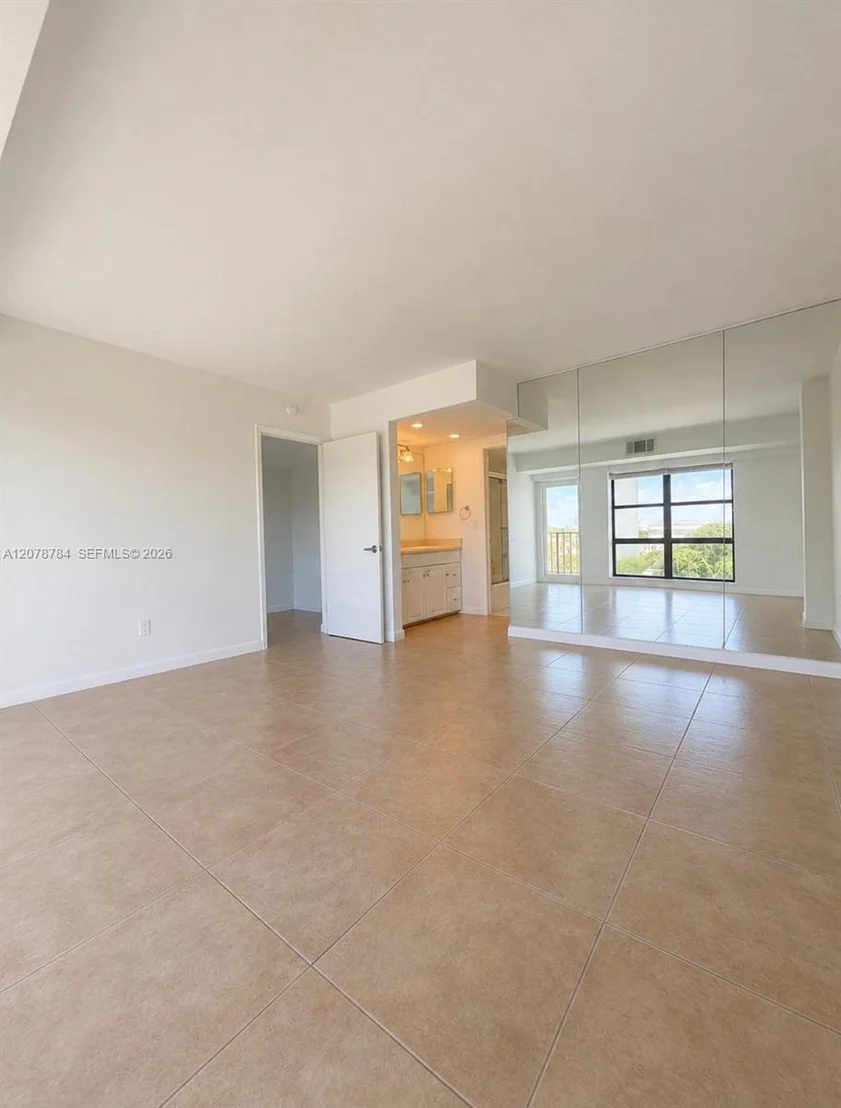 Photo of Unit 5C at 77 Crandon Blvd
