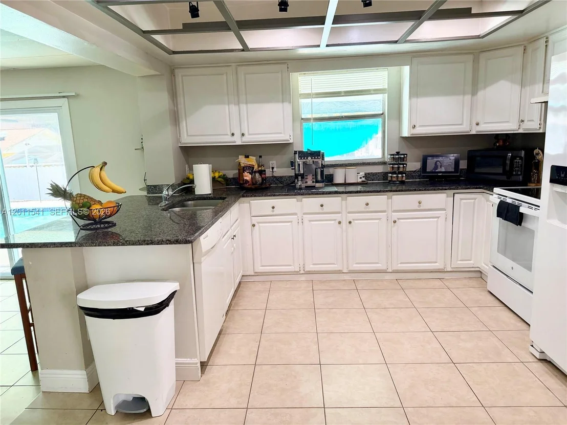 Photo of 143 VALLEY CIR