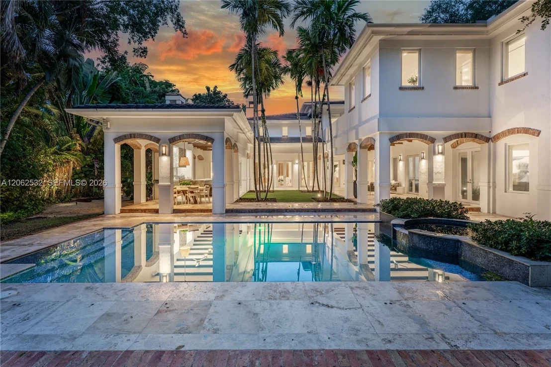 Photo of 2820 Brickell Ave