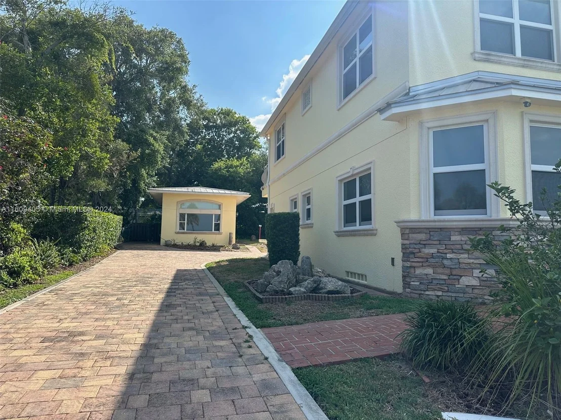 Photo of 1613 N Indian River Drive