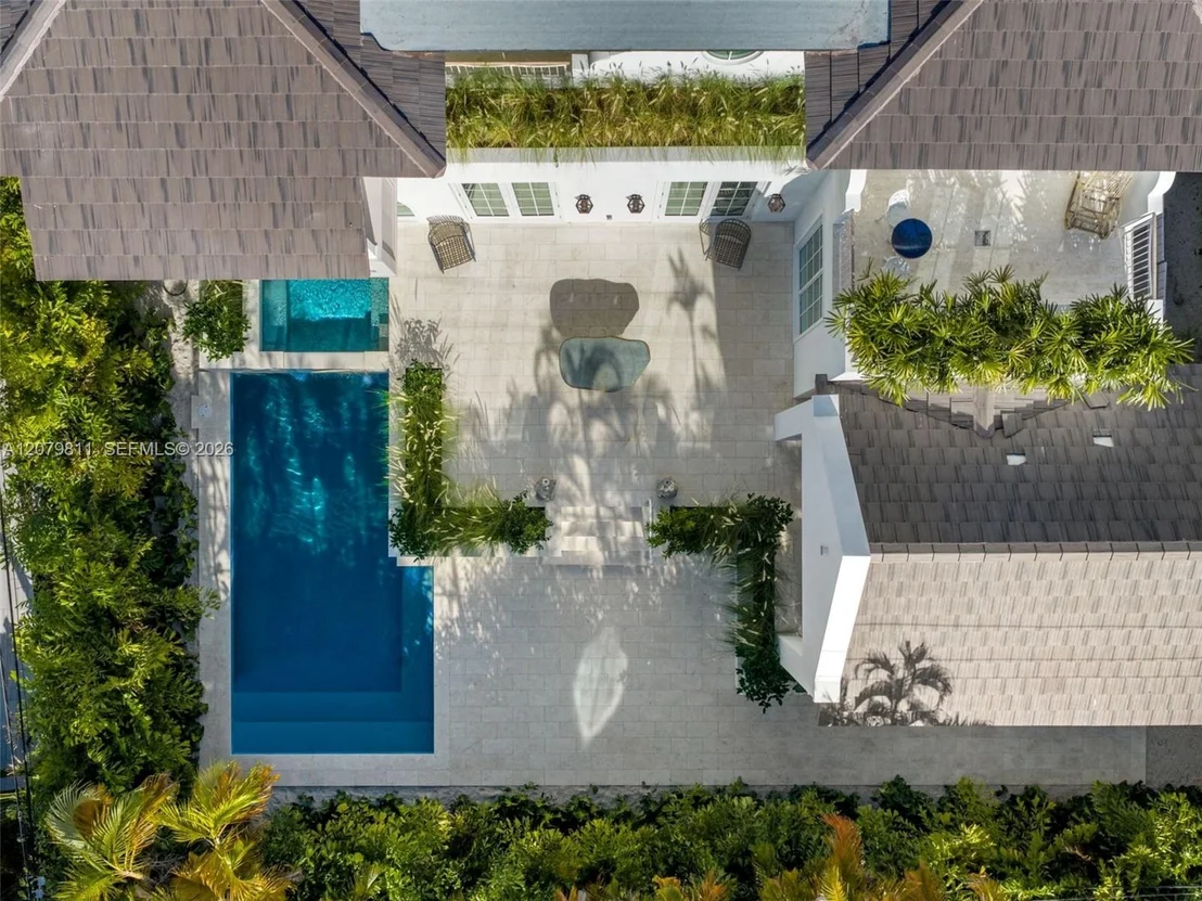 Photo of 544 Warren Ln