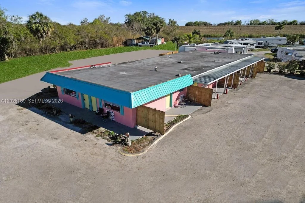 Photo of Unit 10 at 1421 NE US Highway 441