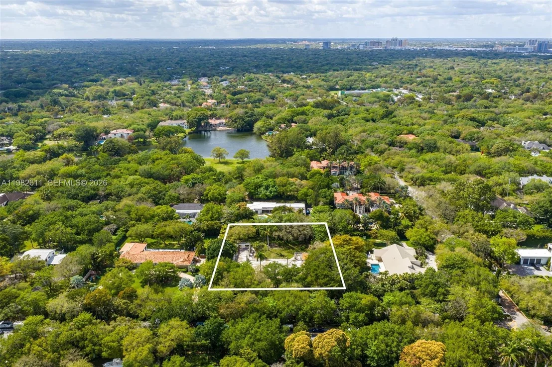 Photo of 10550 Old Cutler Rd