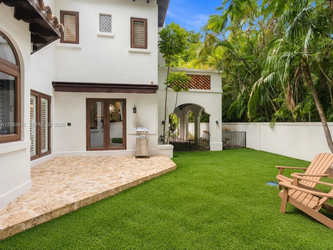 Photo of 421 Sarto Ave