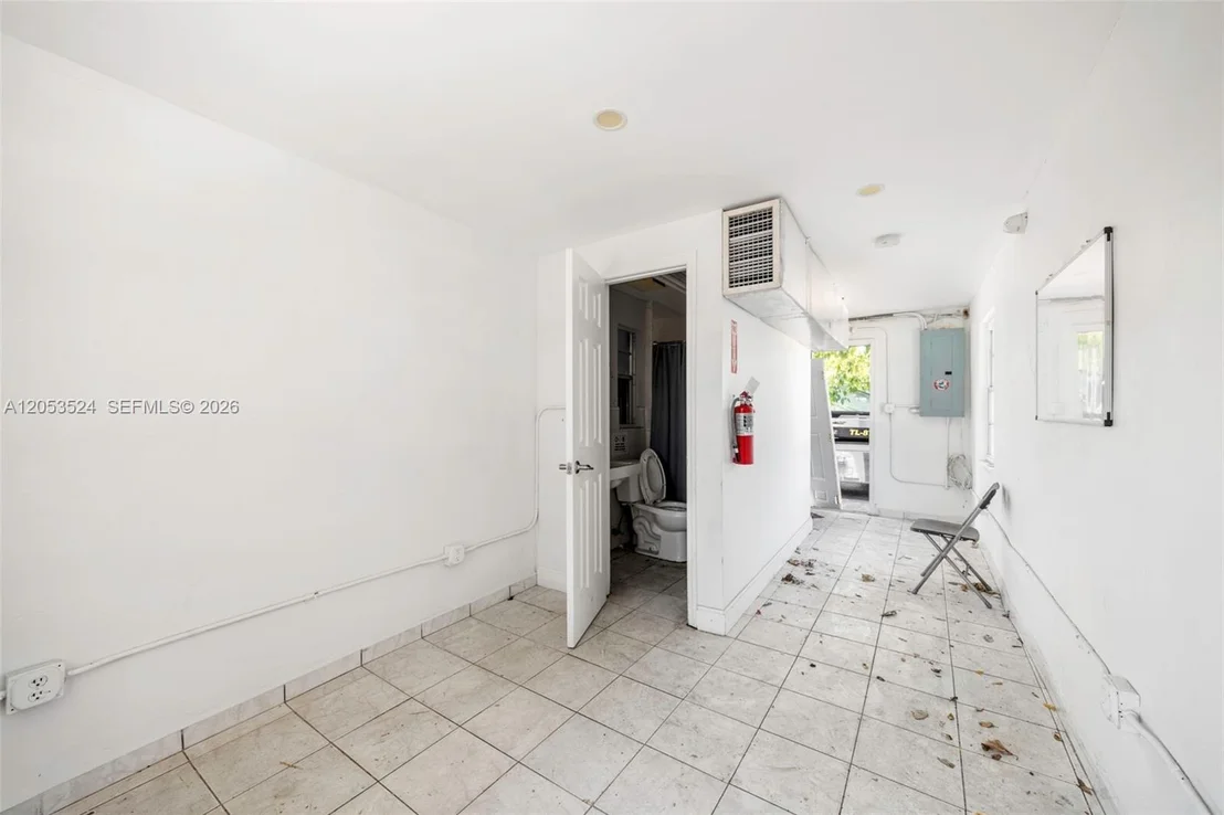 Photo of 700 NW 7th Ave