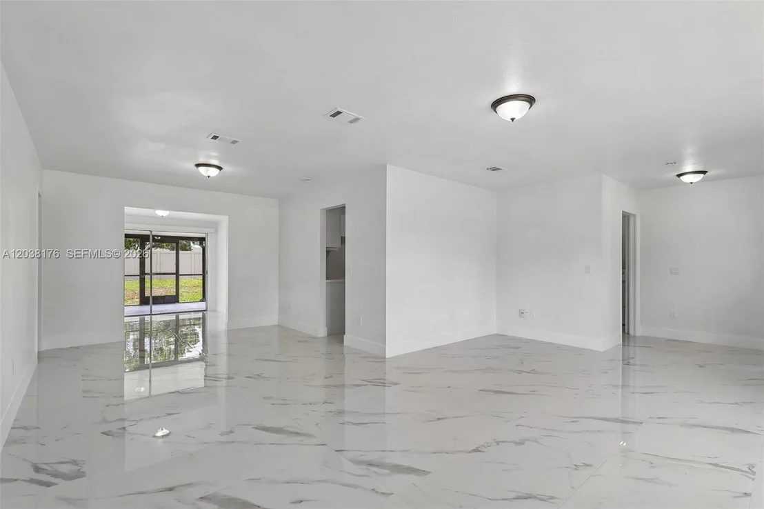 Photo of 1248 Riviera