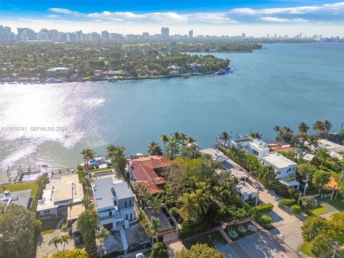 Photo of 1398 Bay Dr