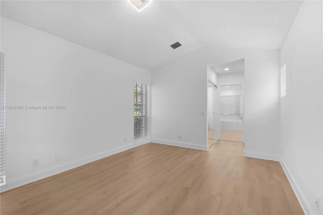 Photo of 1525 Seabay Rd