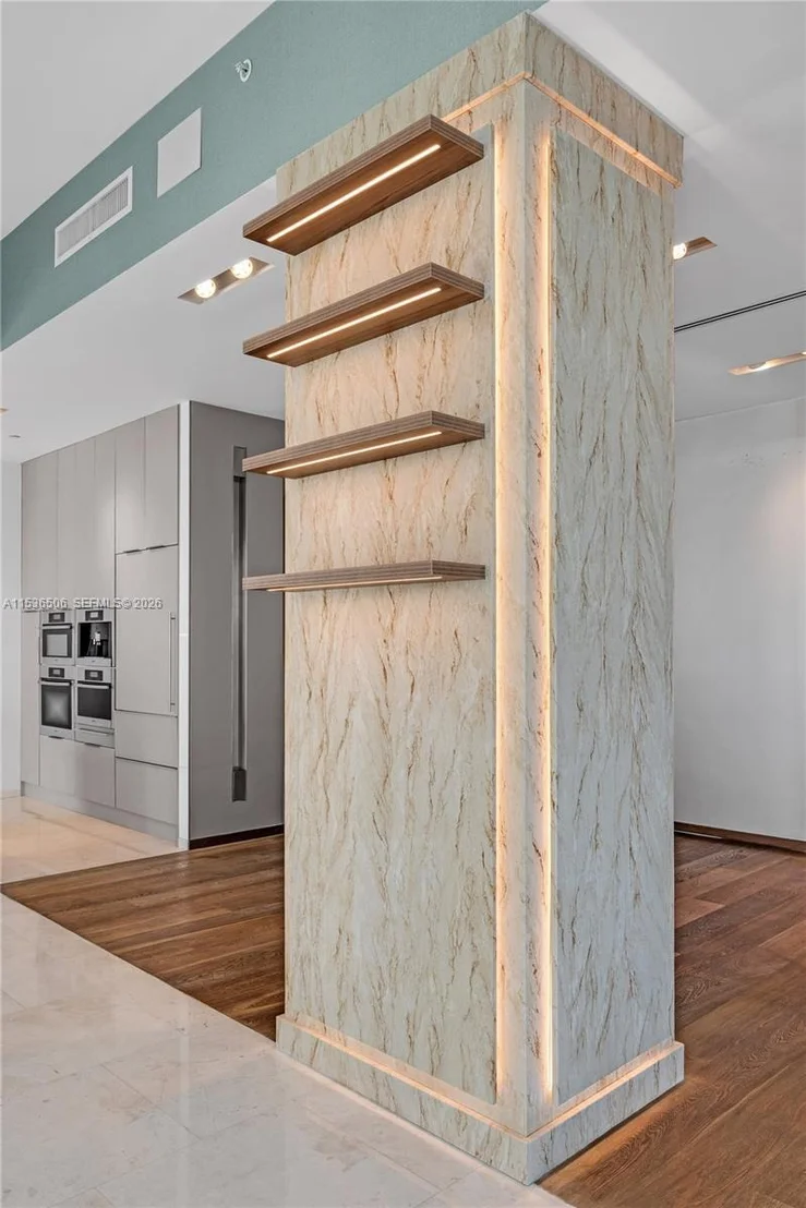 Photo of Unit 1002 at 900 Brickell Key Blvd