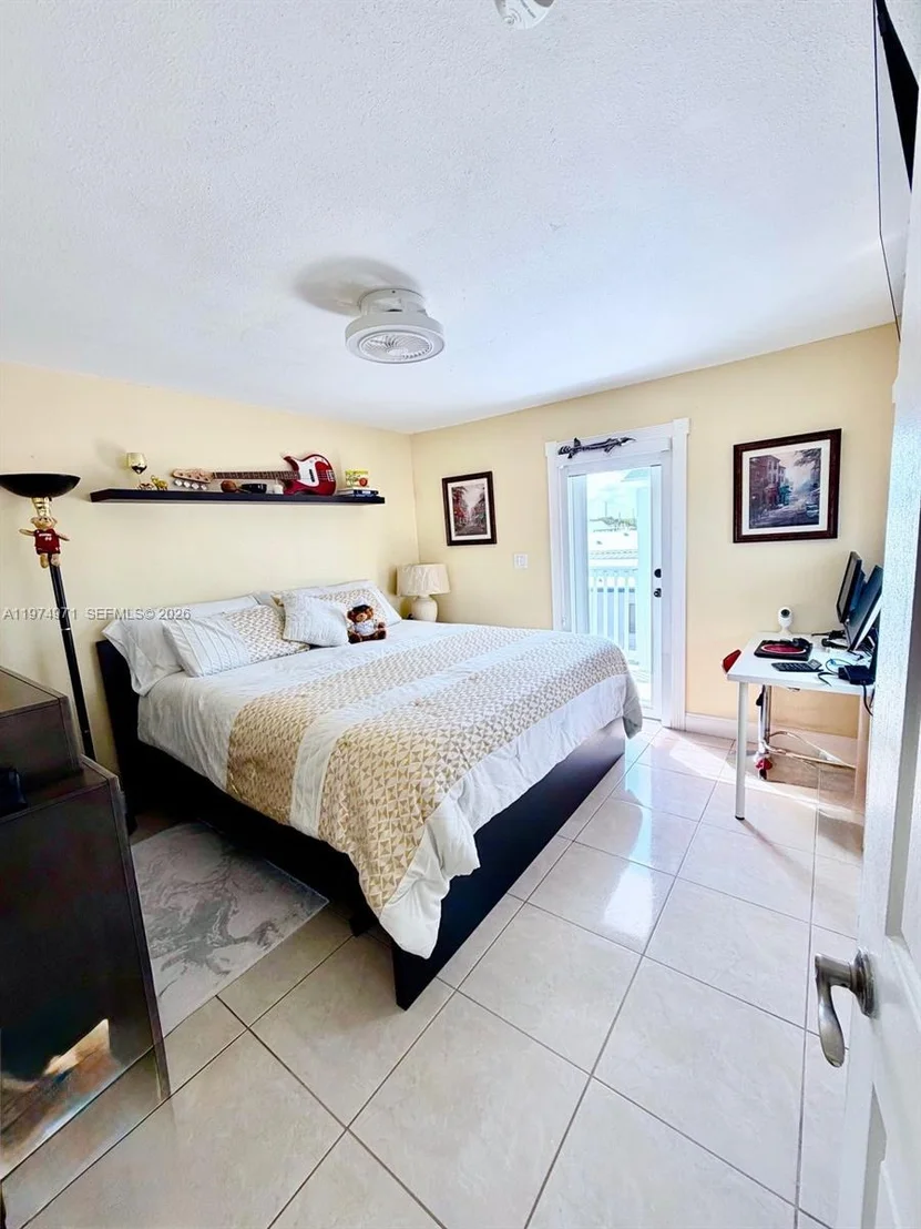 Photo of 212 Banyan Ln