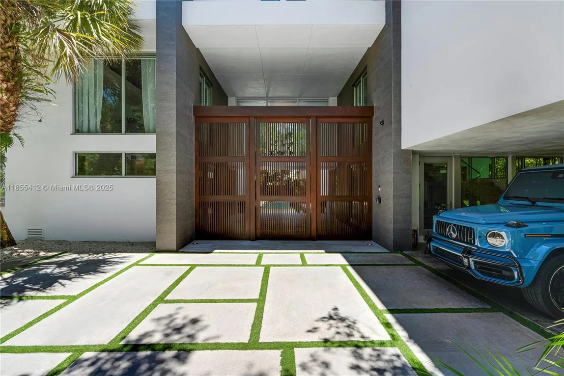 Photo of 545 SABAL PALM