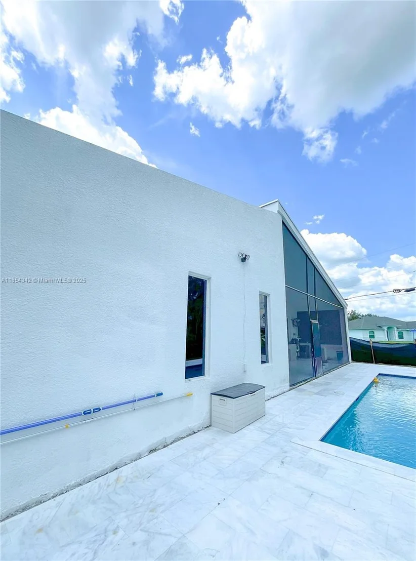Photo of 395 Pace Avenue