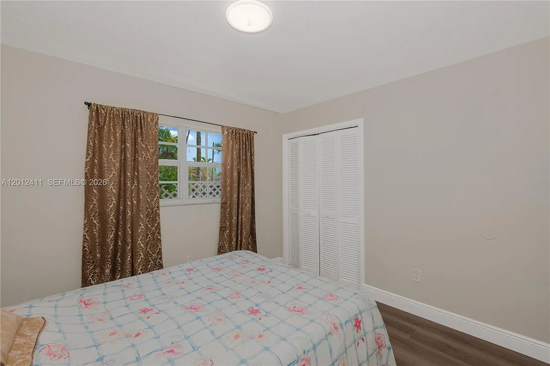 Photo of 395 W 39th Pl