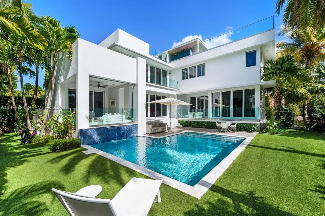 Photo of 741 Harbor Dr