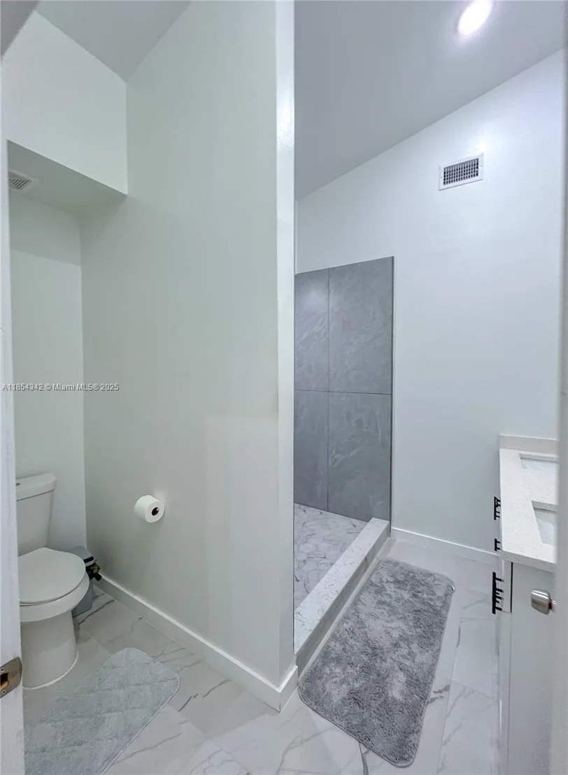 Photo of 395 Pace Avenue