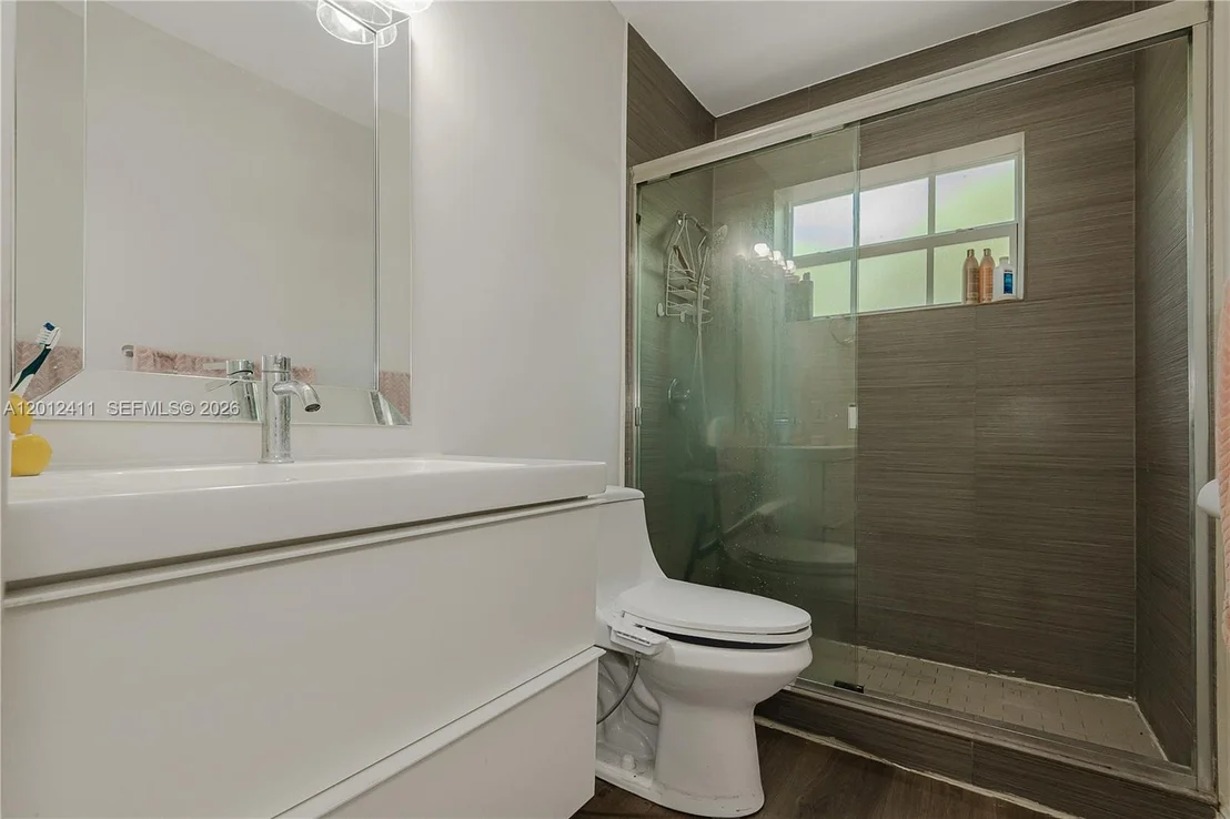 Photo of 395 W 39th Pl