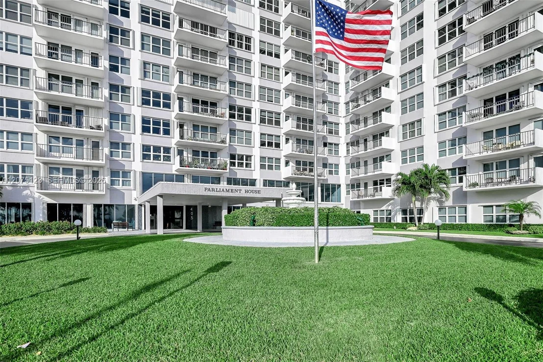 Photo of Unit 103 at 405 N Ocean Blvd