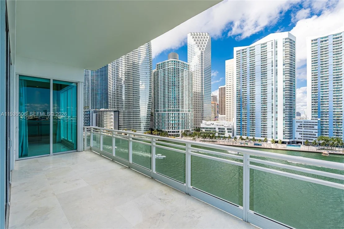 Photo of Unit 1002 at 900 Brickell Key Blvd