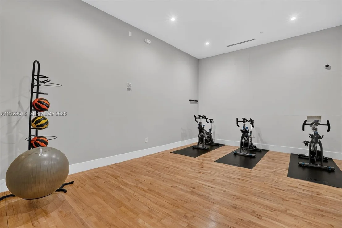 Photo of Unit 906 at 801 Brickell Key Blvd