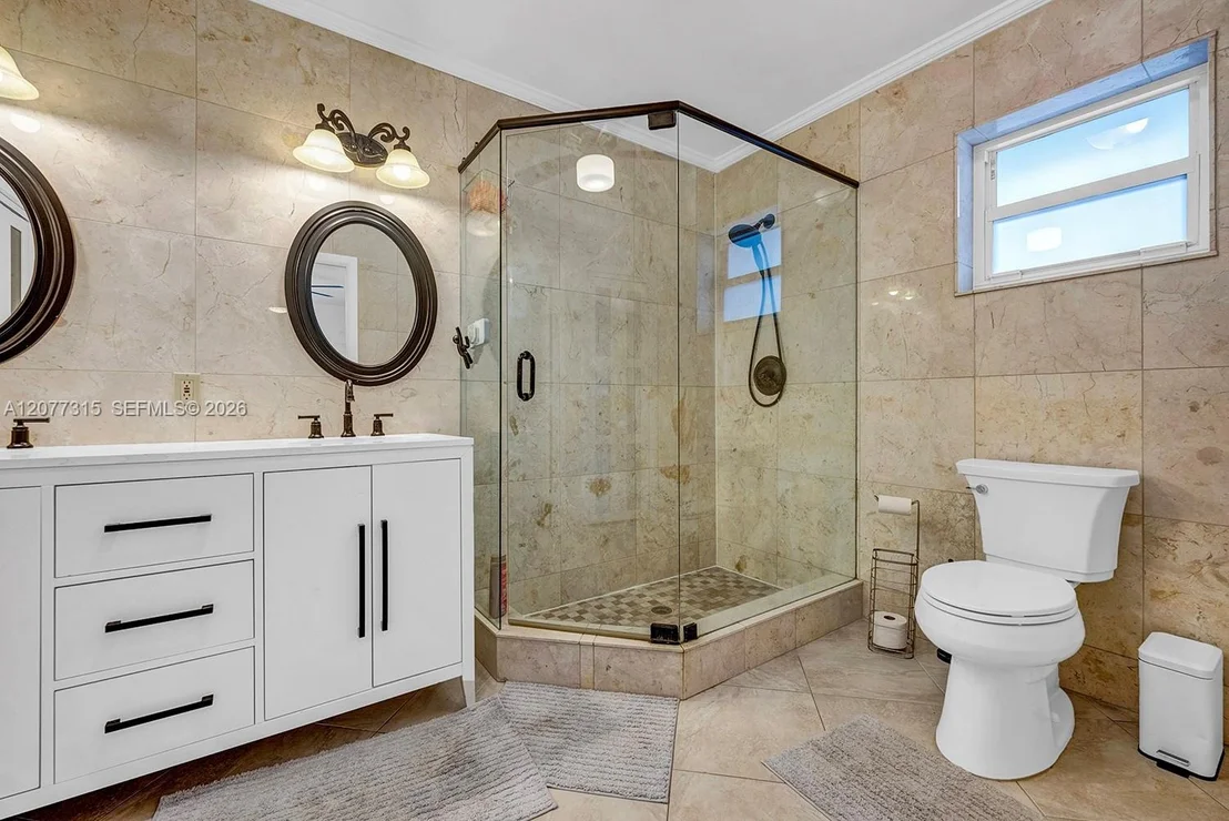 Photo of 3324 Lakeview Blvd