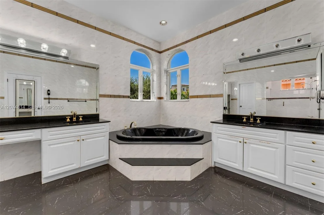 Photo of 501 Bay Lane
