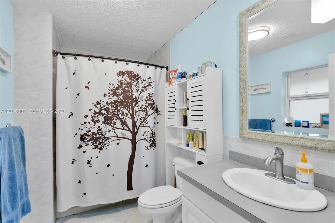 Photo of 422 Calle Limon