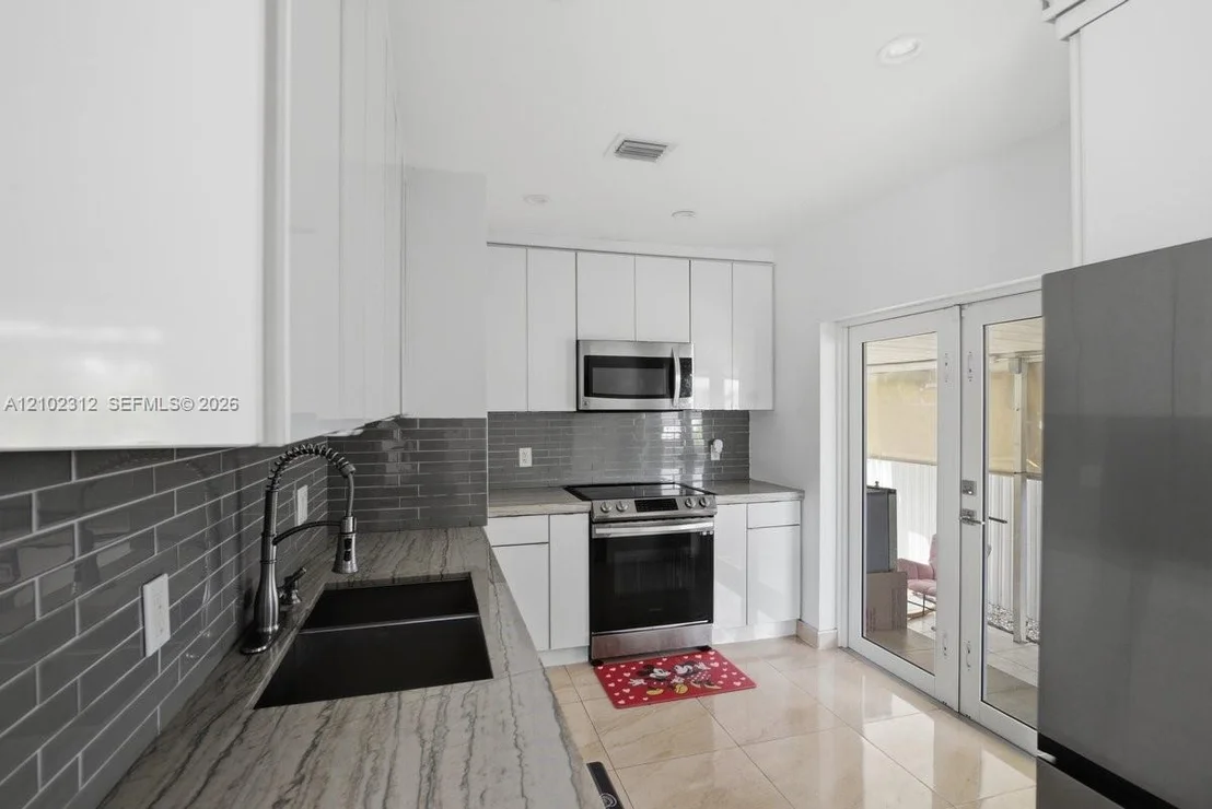 Photo of 120 W 63rd St
