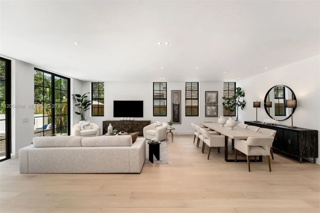 Photo of 3352 Charles Ave