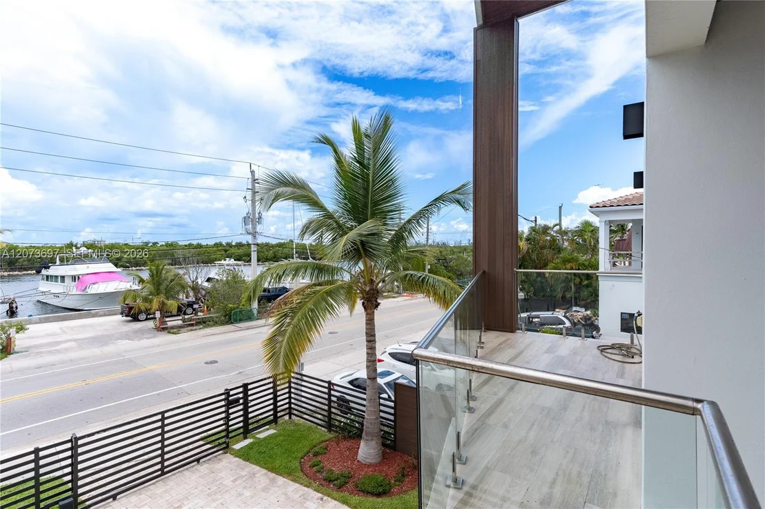 Photo of 5601 N Ocean Dr