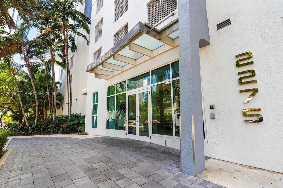 Photo of Unit 802 at 2275 Biscayne Blvd