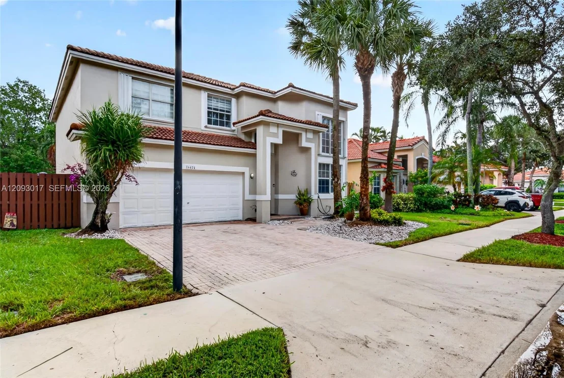 Photo of 16424 Sapphire Pl