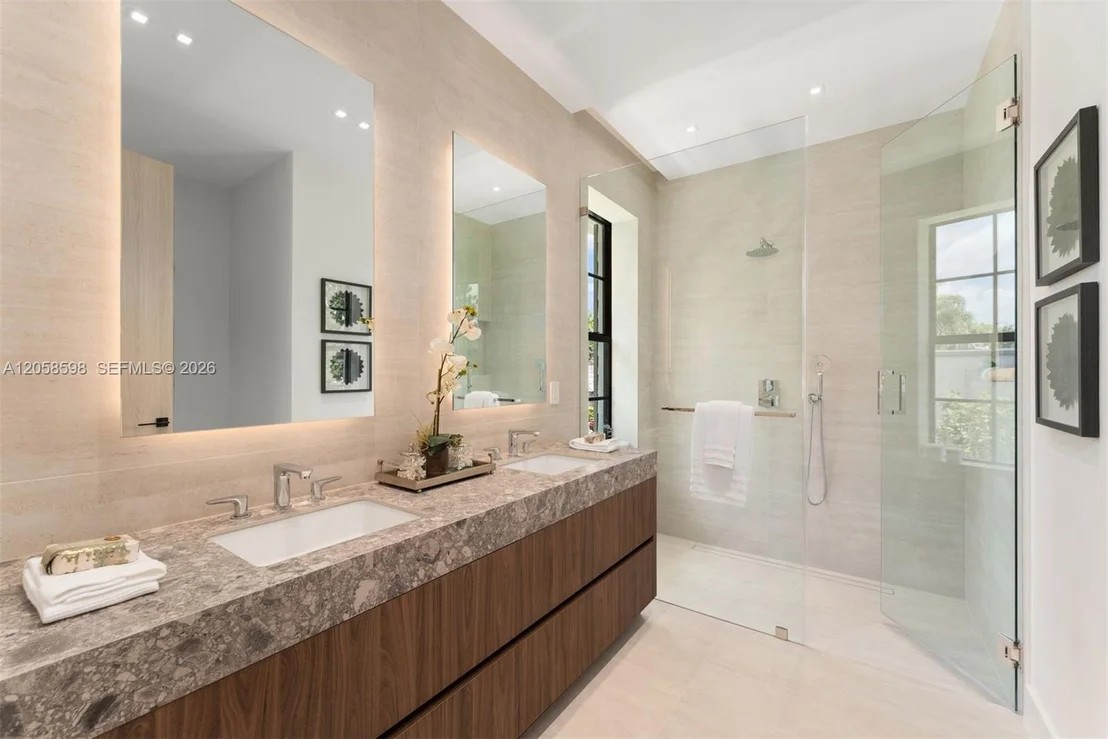 Photo of 3352 Charles Ave