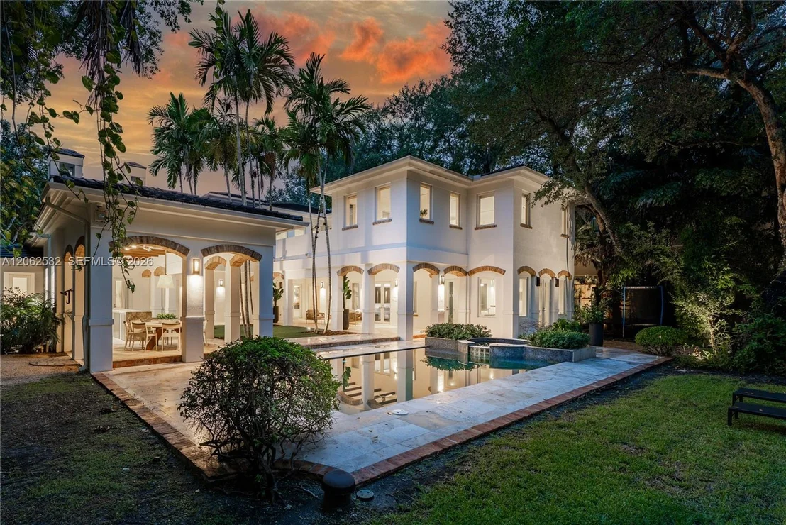 Photo of 2820 Brickell Ave