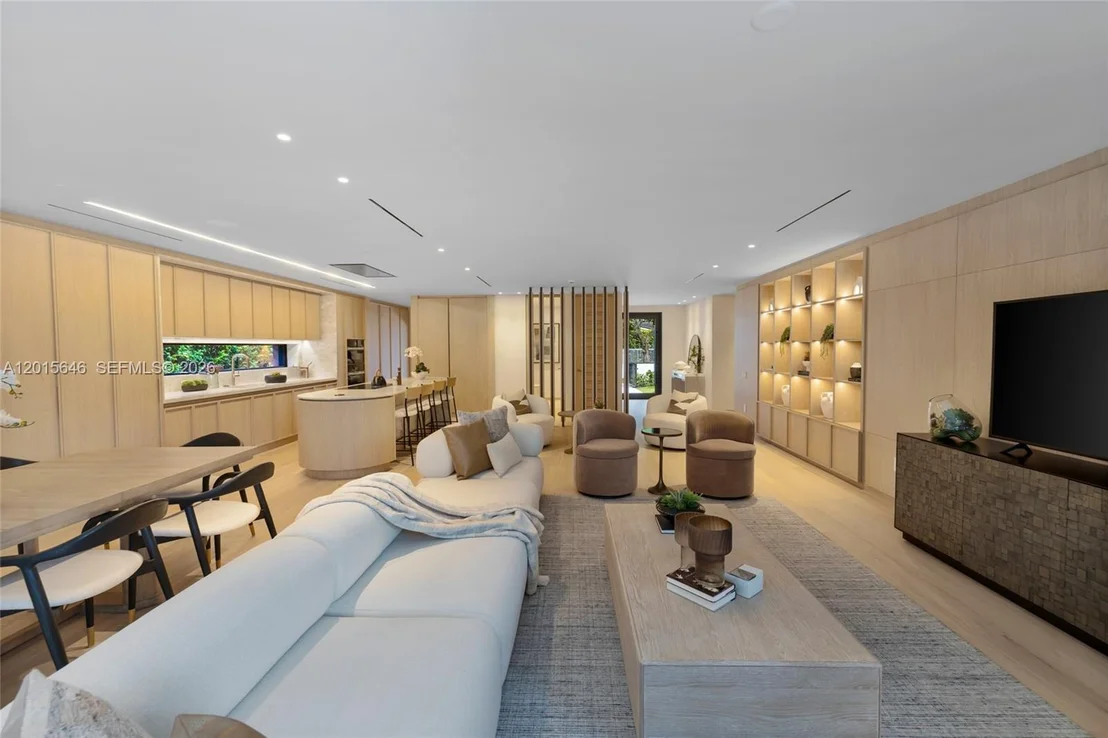 Photo of 72 W Shore Dr W