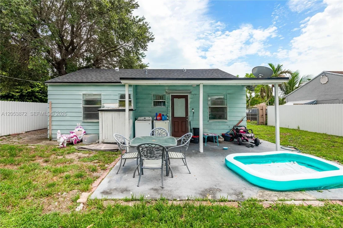 Photo of 681 NE 1st Pl