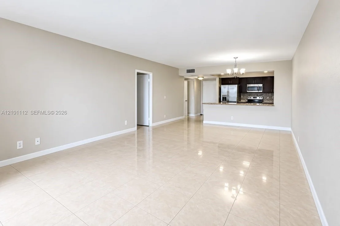 Photo of Unit 307 at 2500 Parkview Dr