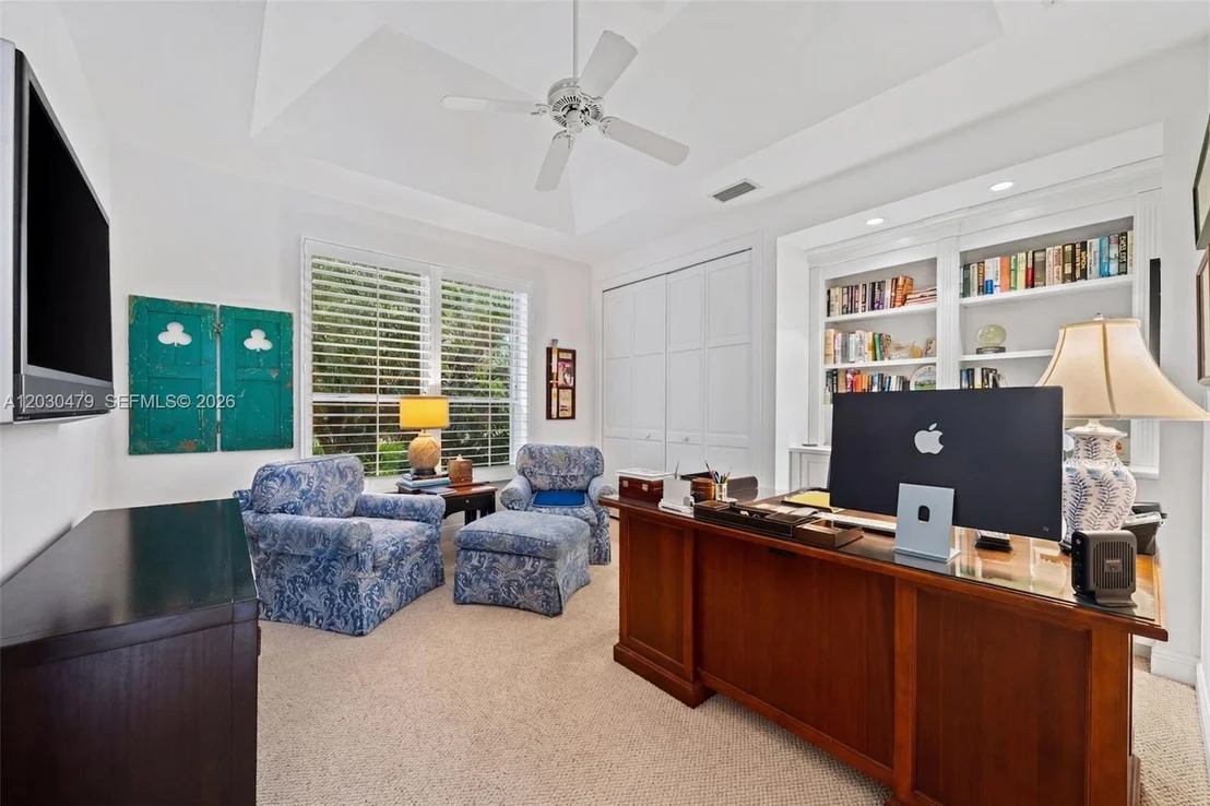 Photo of 6020 W Suburban Dr