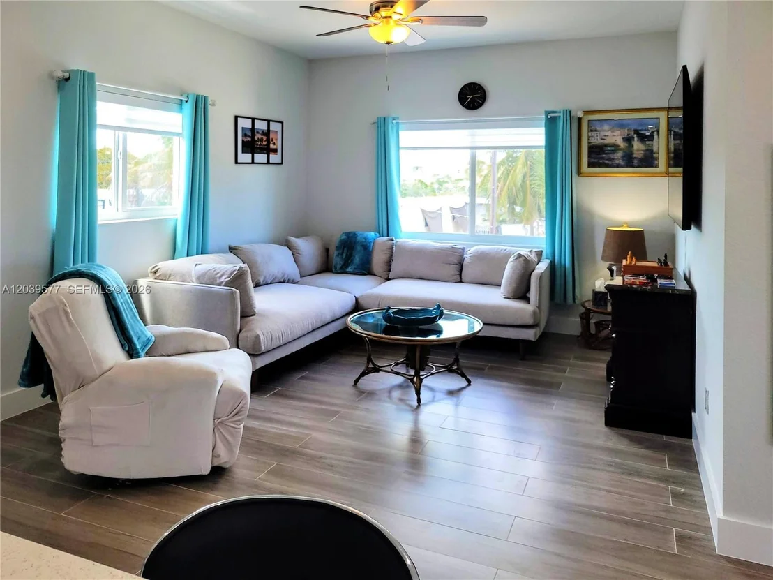 Photo of 554 Gordon Cir