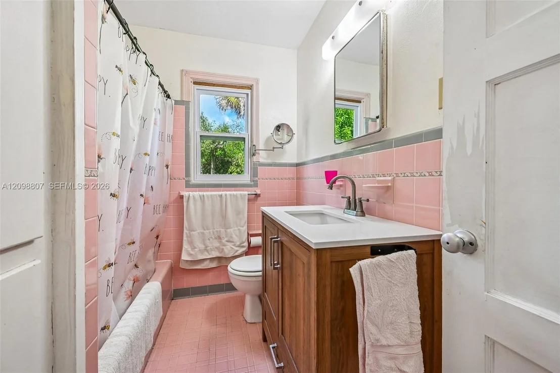 Photo of 3039 Sunrise Boulevard