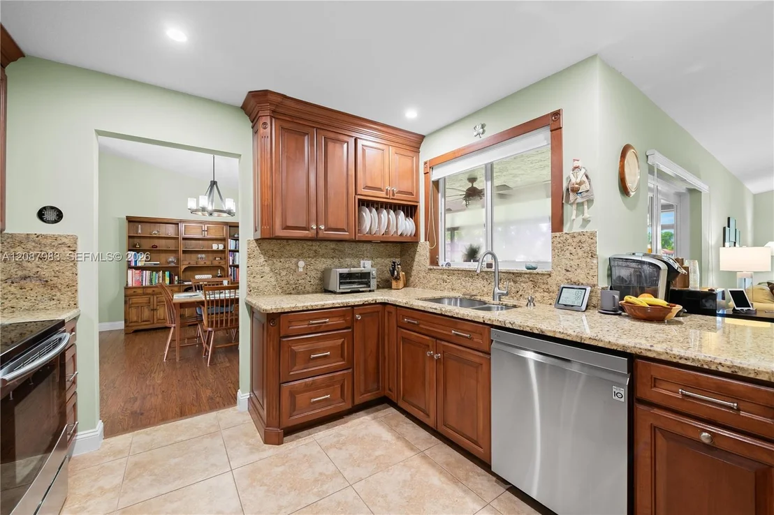 Photo of 6581 Falconsgate Ave