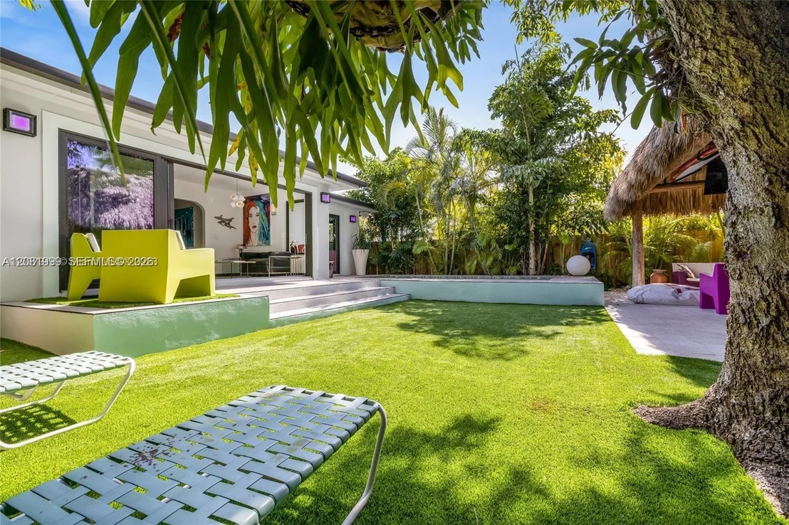 Photo of 8818 Carlyle Ave