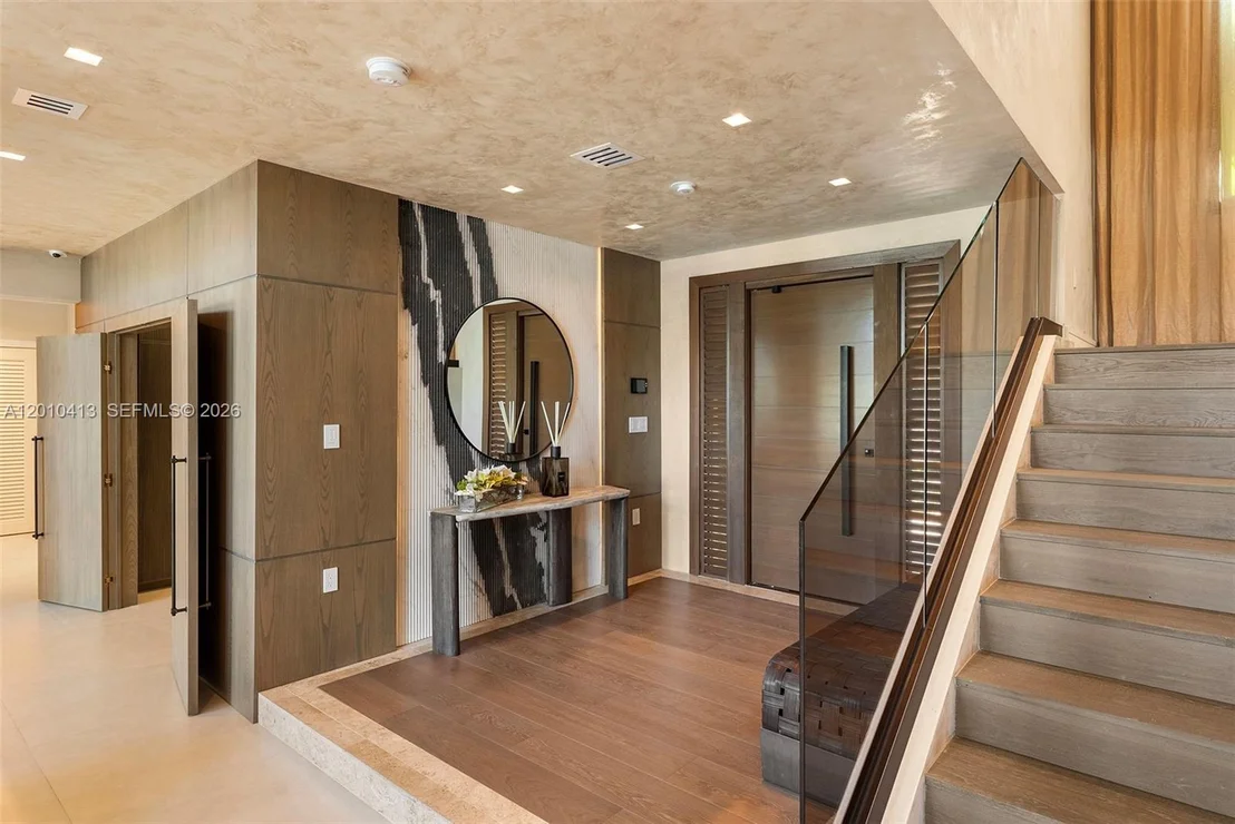 Photo of 110 Holiday Dr
