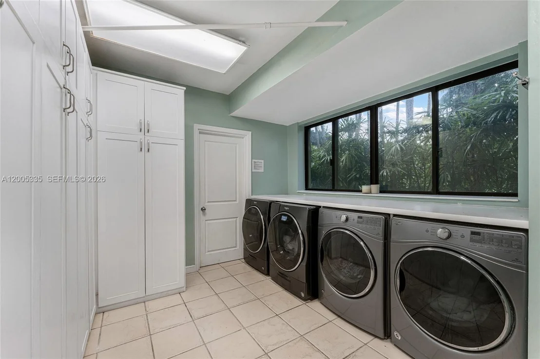 Photo of 485 W Matheson Dr