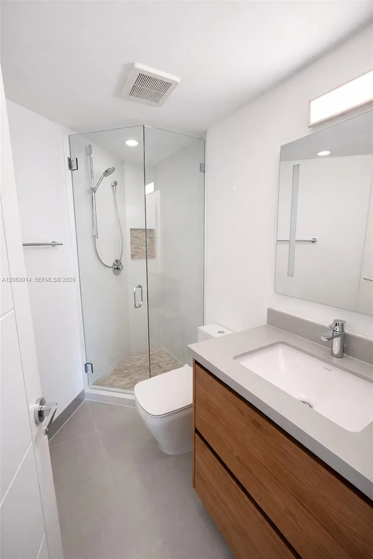 Photo of Unit A1421 at 520 Brickell Key Dr