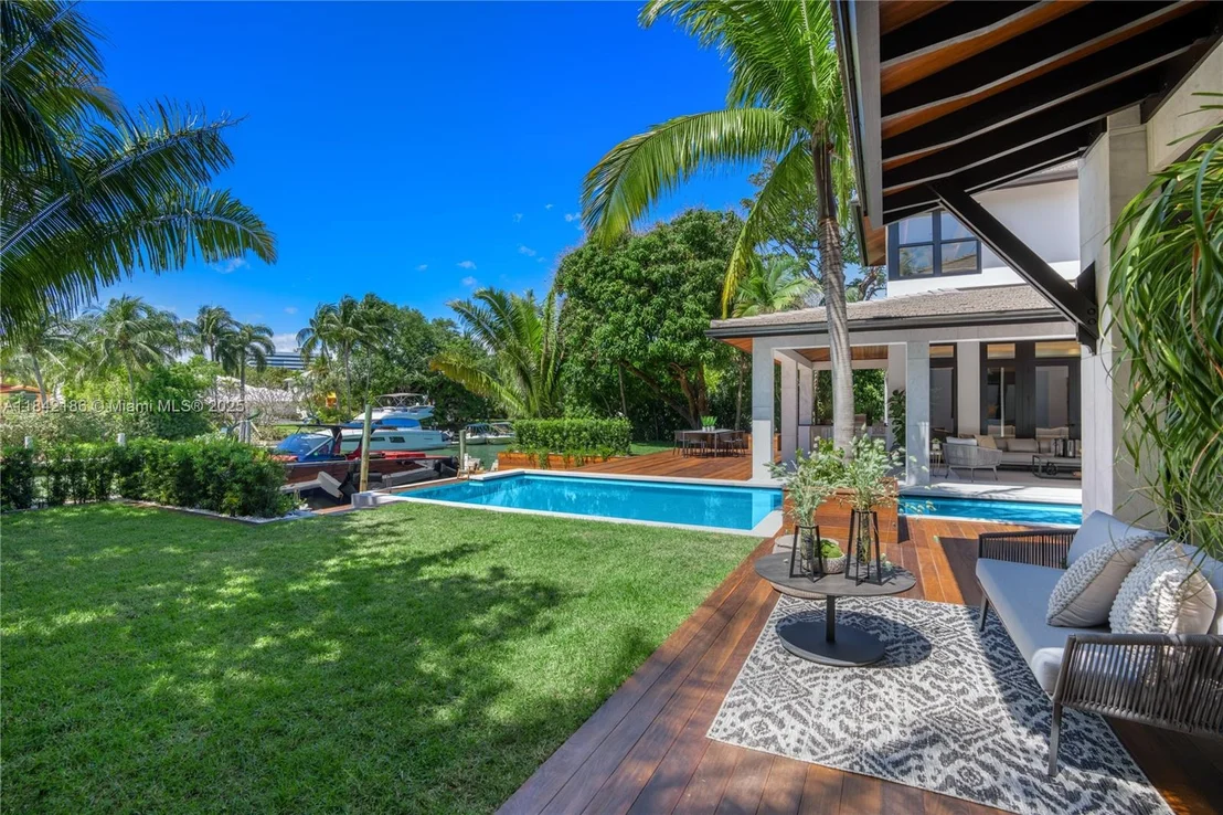 Photo of 4241 Palm Ln